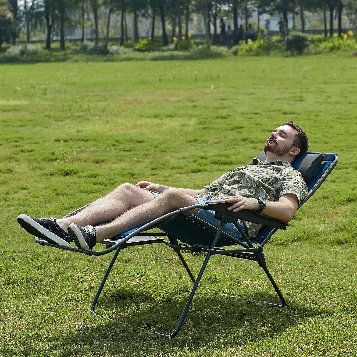 Zero Gravity Reclining Patio Chair with Cup Holder